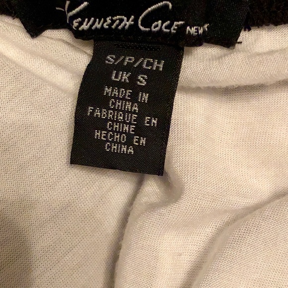 Womenโs Kenneth Cole Sleeveless Blouse - Picture 6 of 8